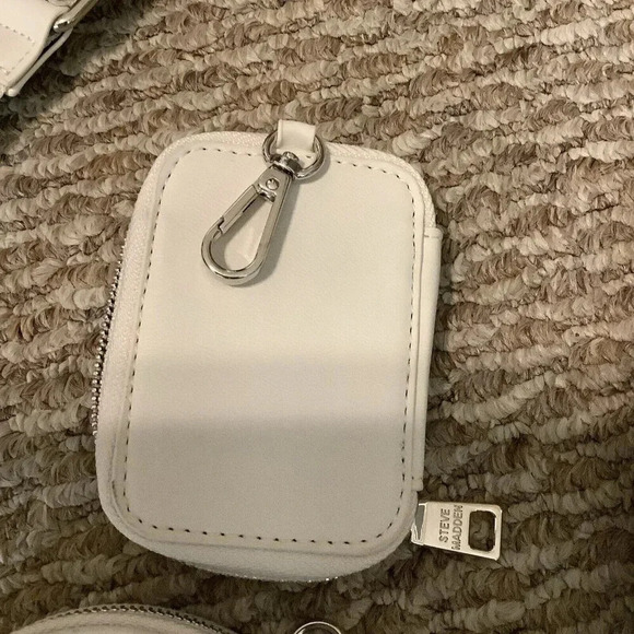 Steve Madden Neutral Coin Wallets & Neutral Shades Thick Strap Adjustable Strap. - Picture 5 of 7
